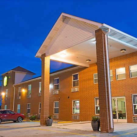 Отель Super 8 By Wyndham St. Louis Airport Woodson Terrace Экстерьер фото
