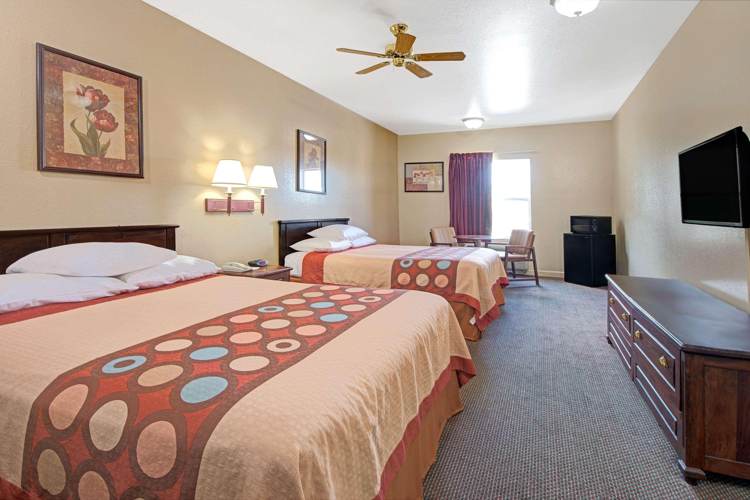 Отель Super 8 By Wyndham St. Louis Airport Woodson Terrace Экстерьер фото