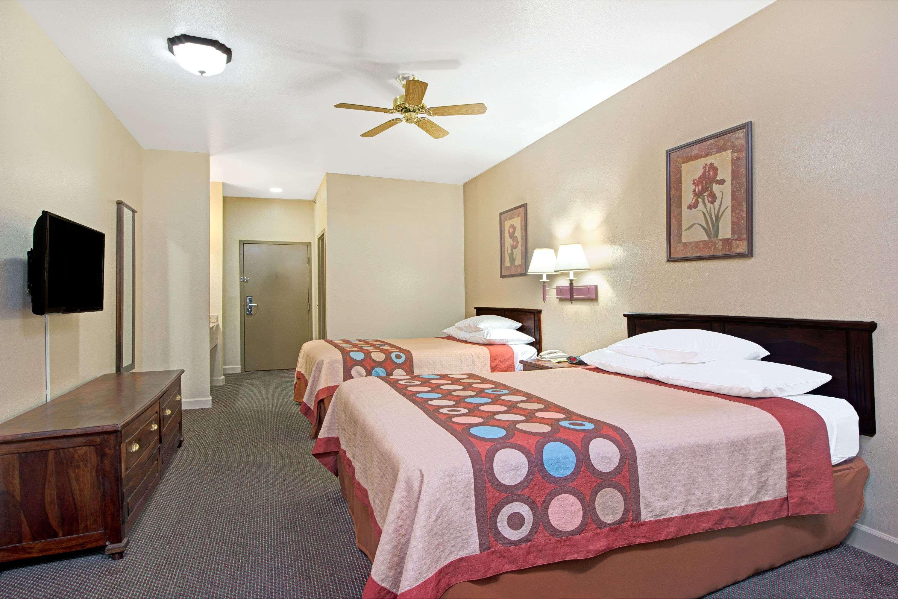 Отель Super 8 By Wyndham St. Louis Airport Woodson Terrace Экстерьер фото