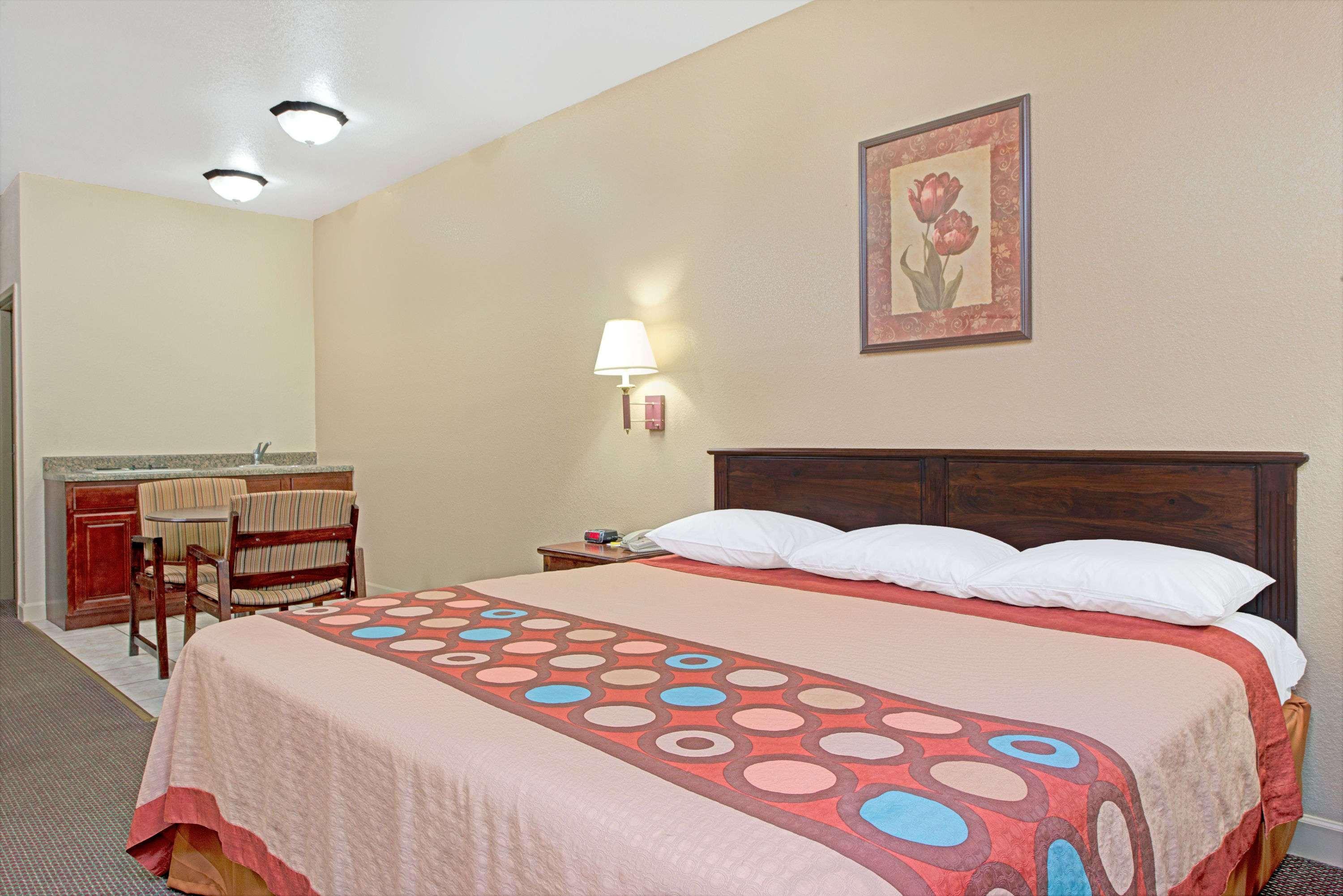 Отель Super 8 By Wyndham St. Louis Airport Woodson Terrace Экстерьер фото