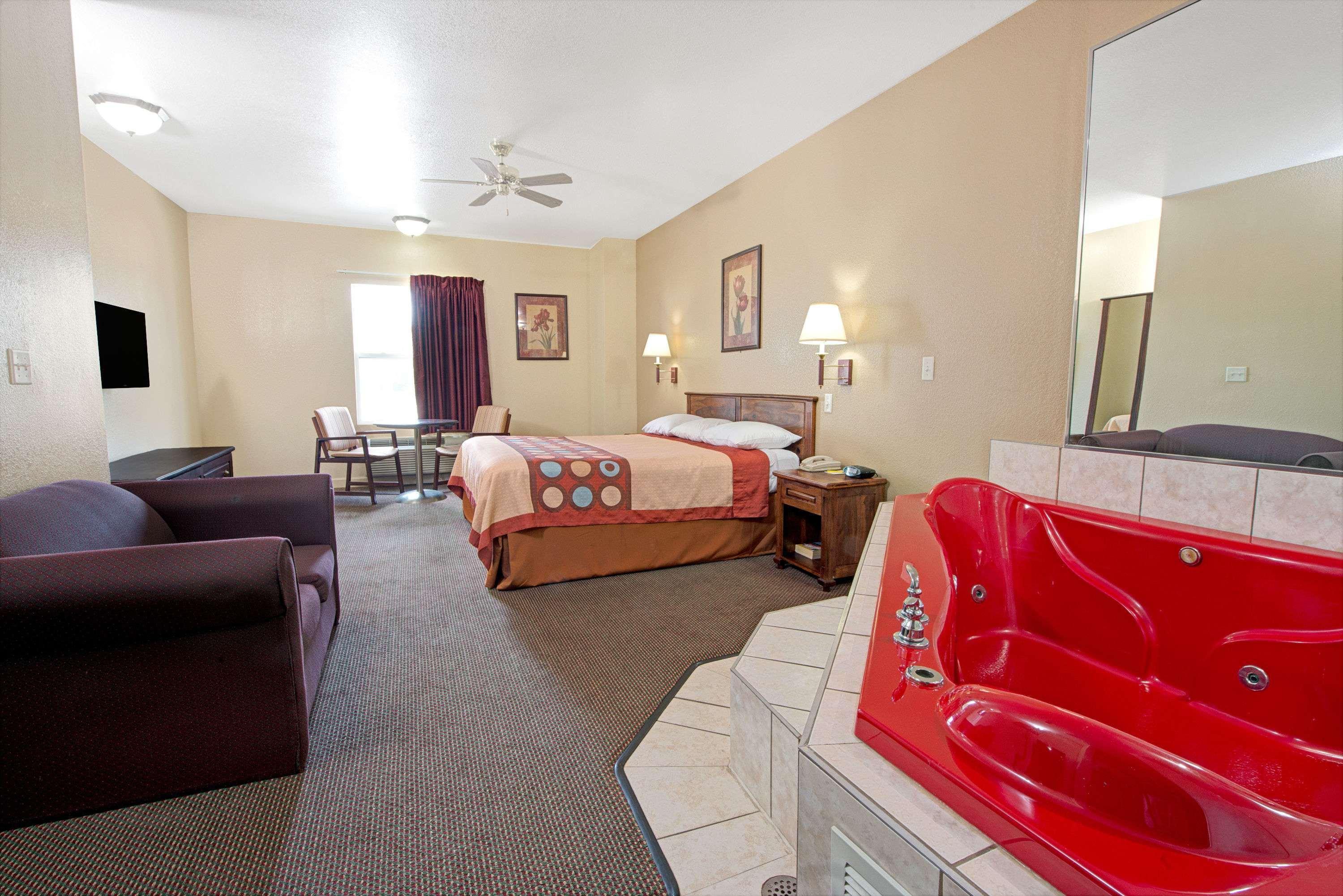 Отель Super 8 By Wyndham St. Louis Airport Woodson Terrace Экстерьер фото