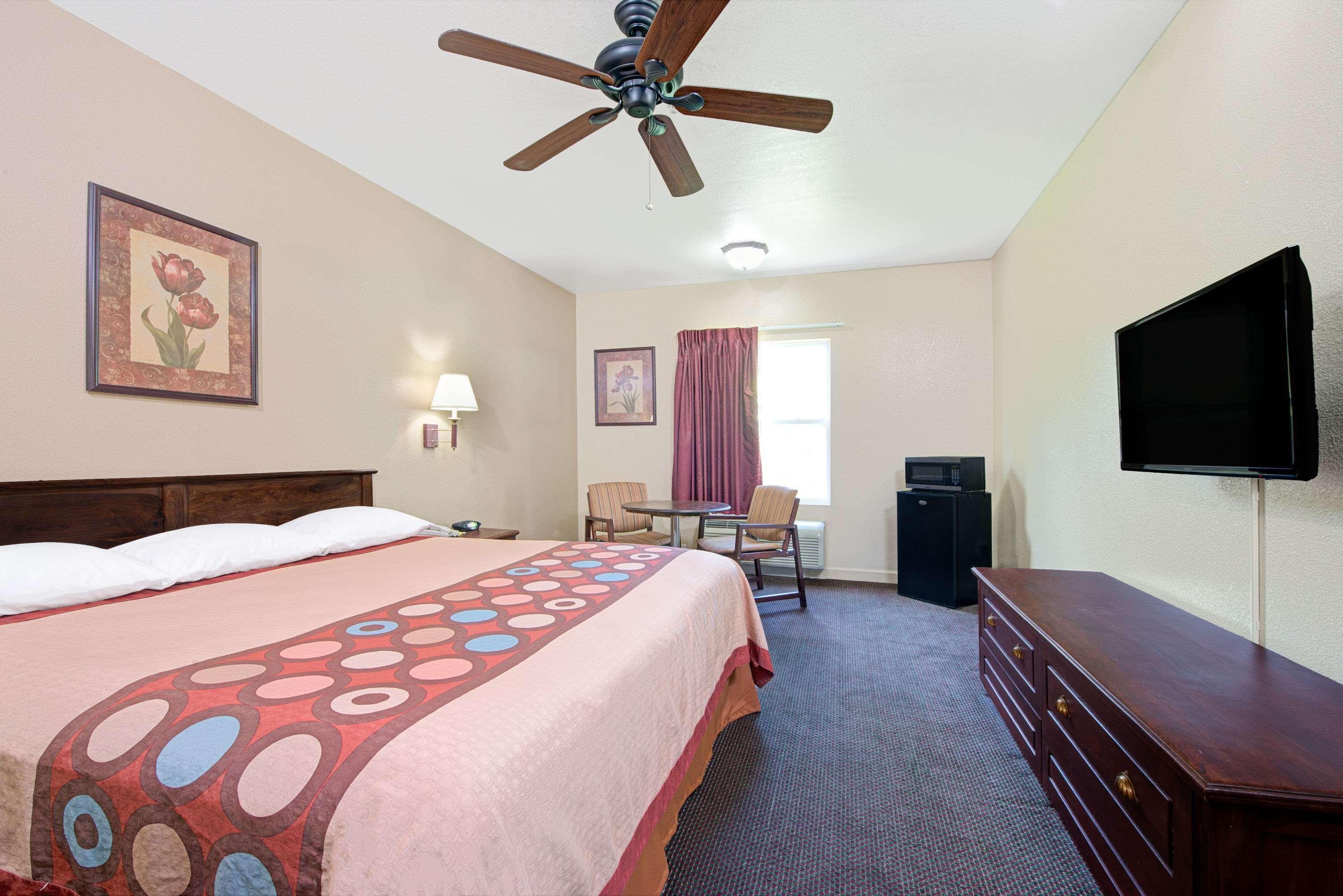 Отель Super 8 By Wyndham St. Louis Airport Woodson Terrace Экстерьер фото