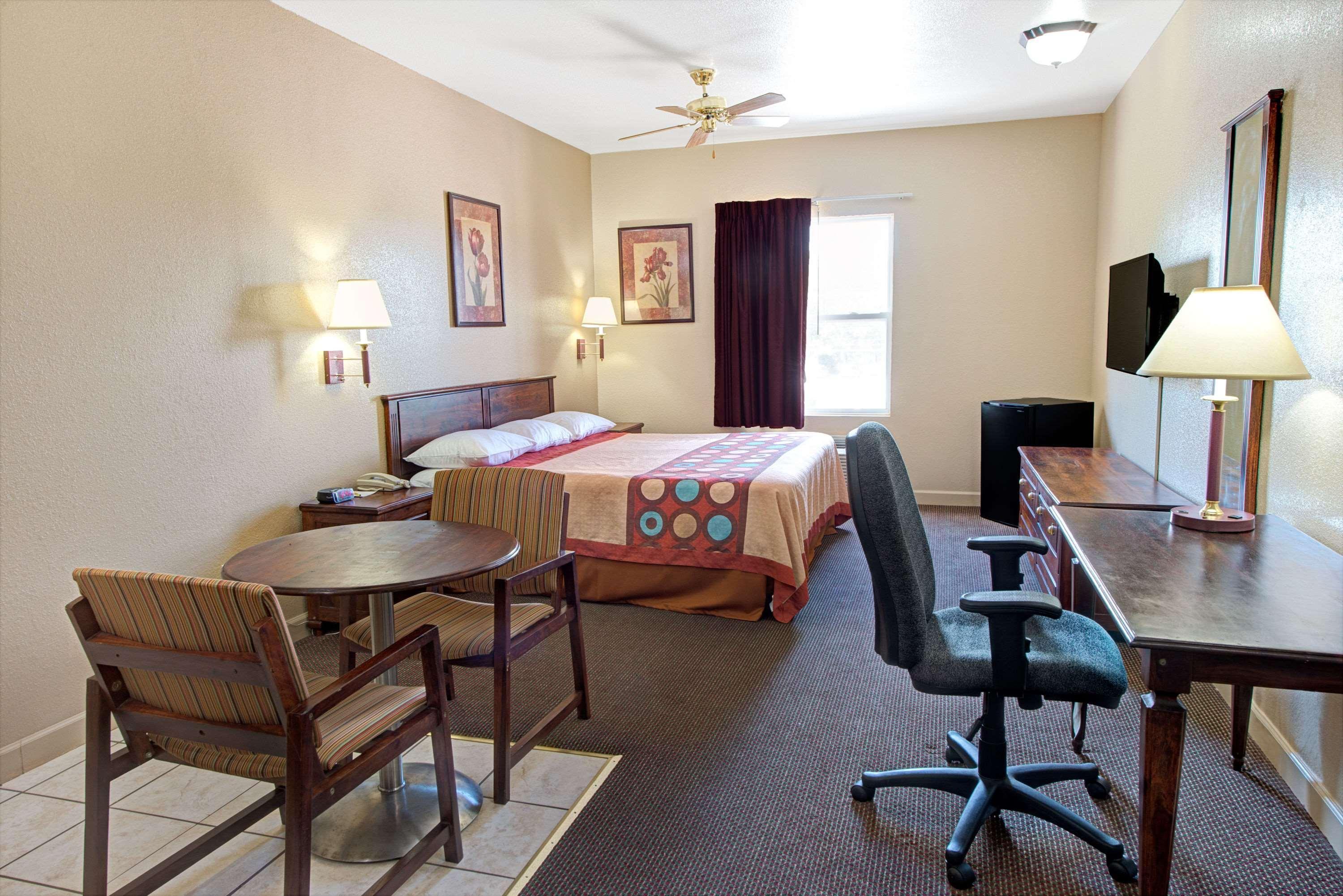 Отель Super 8 By Wyndham St. Louis Airport Woodson Terrace Экстерьер фото