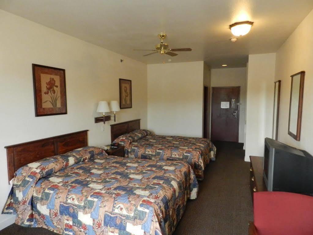 Отель Super 8 By Wyndham St. Louis Airport Woodson Terrace Экстерьер фото